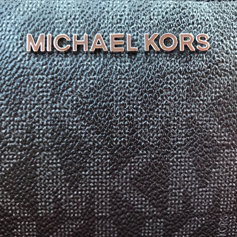 Michael Kors Jet Set Travel Cell Phone Wallet